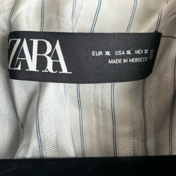 Zara Women's Double-Breasted Navy Blazer - Picture 3 of 3